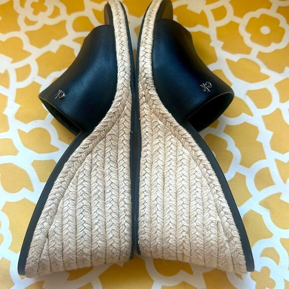 Calvin Klein Bandera Jute Wedged Leather
Sandals/Slides. Size 8 See Video - Picture 2 of 7